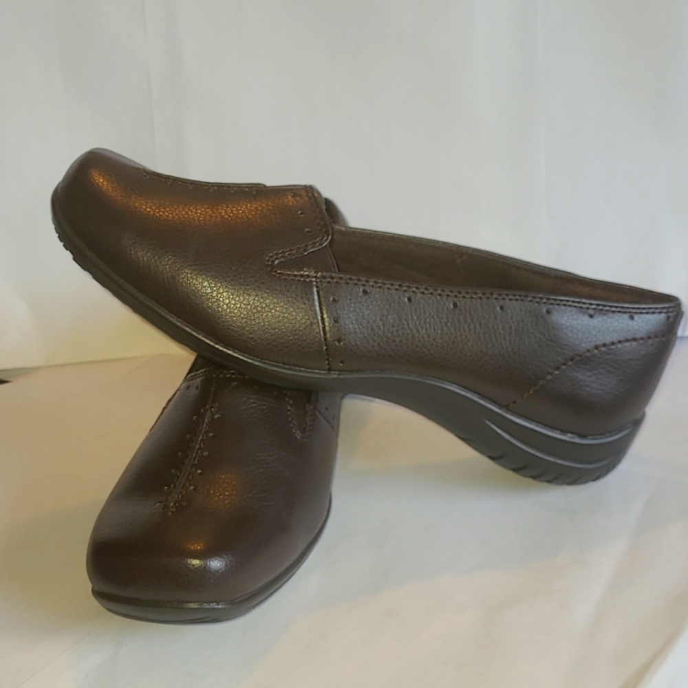 Easy Street Women's Purpose Slip-on, Brown, 9X Wide